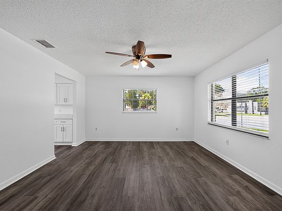 4th image of 526 Rosery Rd NW APT B