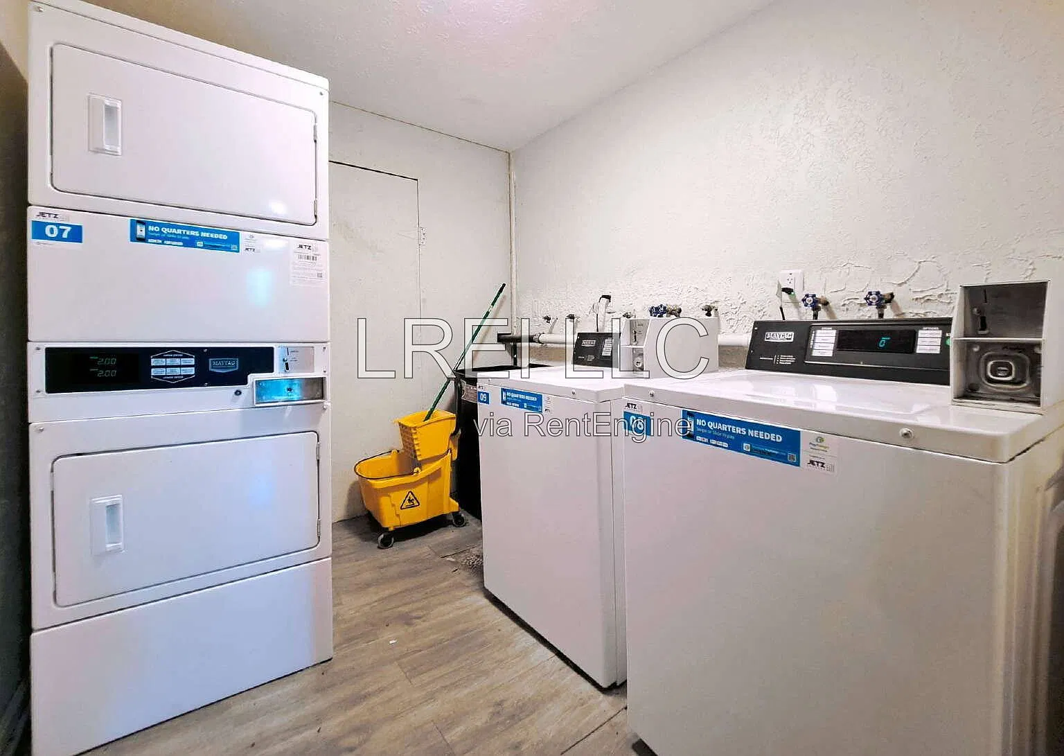 2 bed, 1.0 bath, 850 sqft, $895 — Photo 2