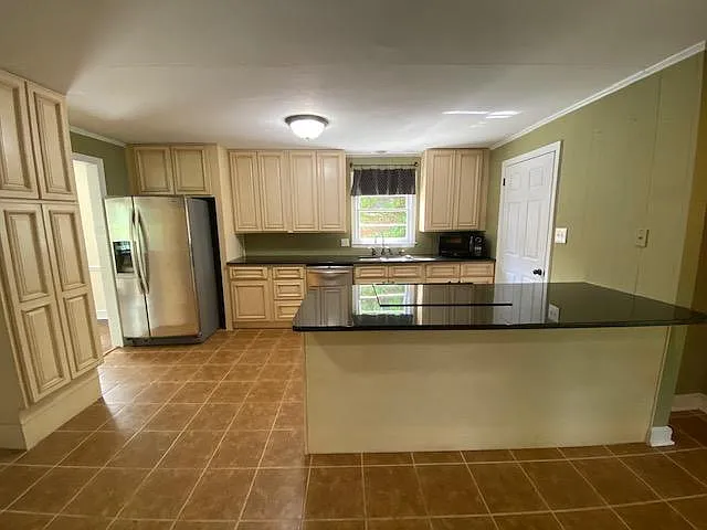 106 Hawkins Dr — Photo 10