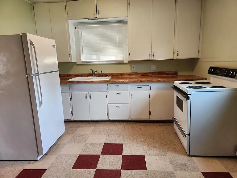 1155 Grant St — Photo 4