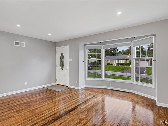 2nd image of 117 Birchwood Dr