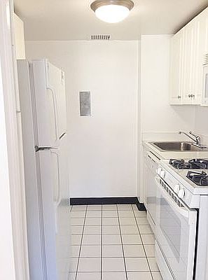 5th image of 141 E 33rd St APT 16E