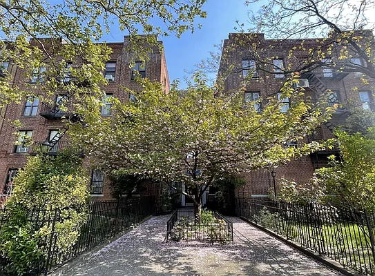 Sold by Liberty Chateau Realty Inc | media 1