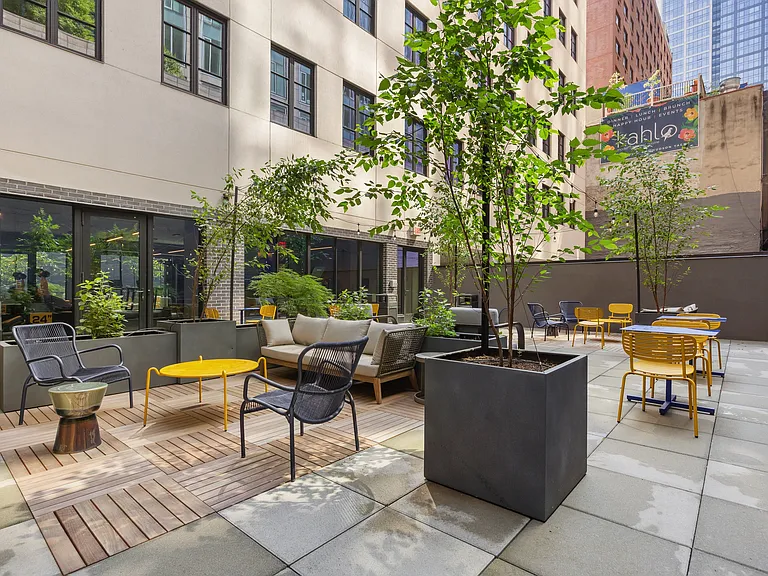 517 W 29th St #2C — Photo 15
