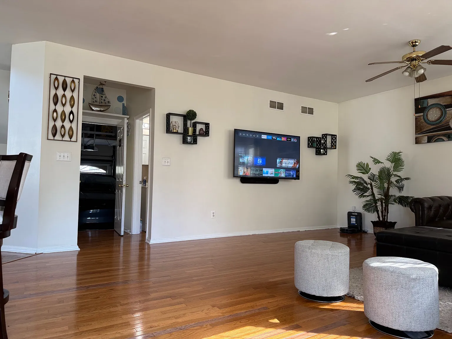 4 bed, 2.5 bath, 2650 sqft, $3,350 — Photo 3