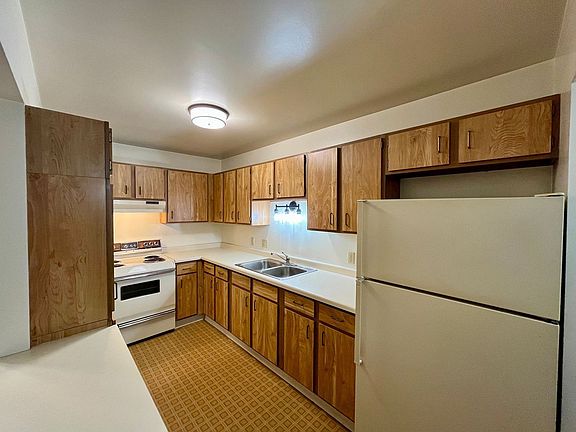 4th image of 1703 Sawyer Dr #H