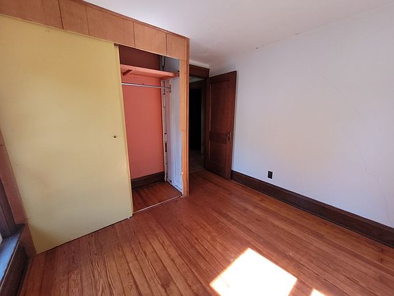 5th image of 705 N Cottage St