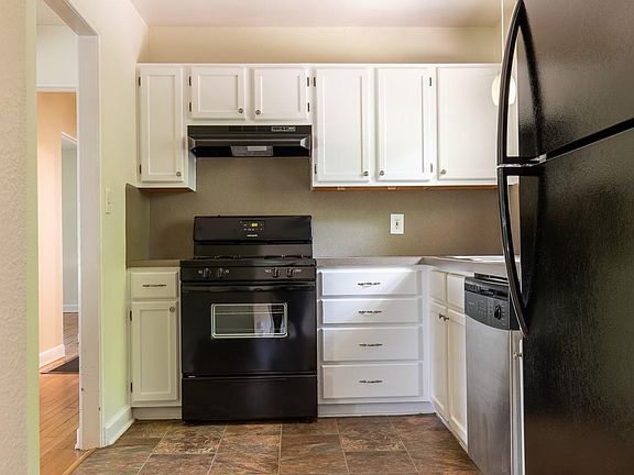 4th image of 5514 Grover Ave
