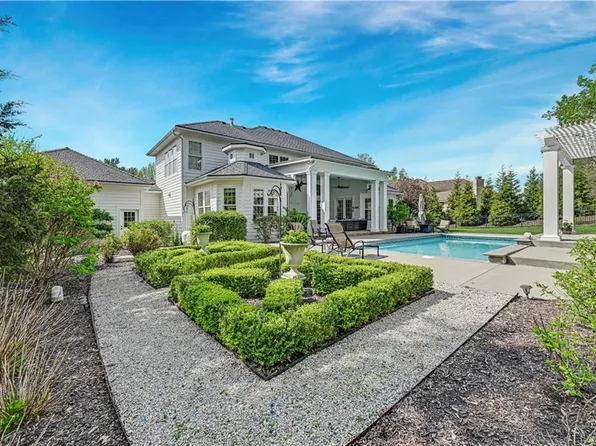 17095 S Demi Dr, Village Of Loch Lloyd, MO 64012