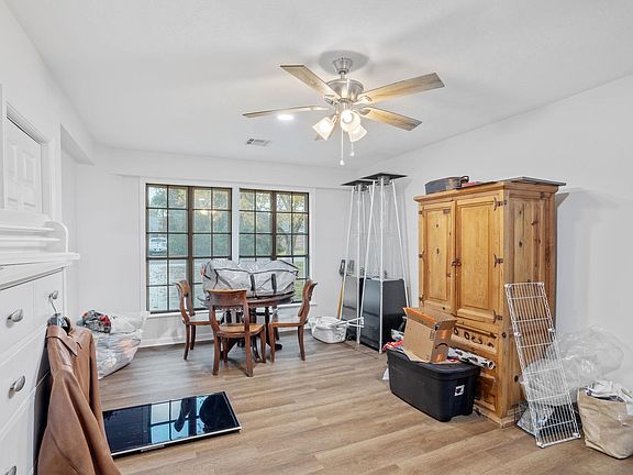 4th image of 209 River Oaks Dr