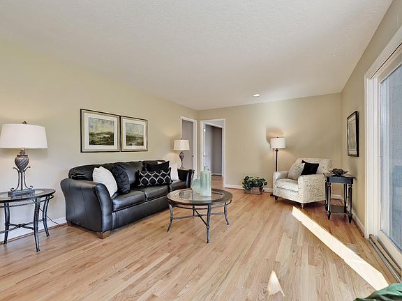 4th image of 113 Albert Ct