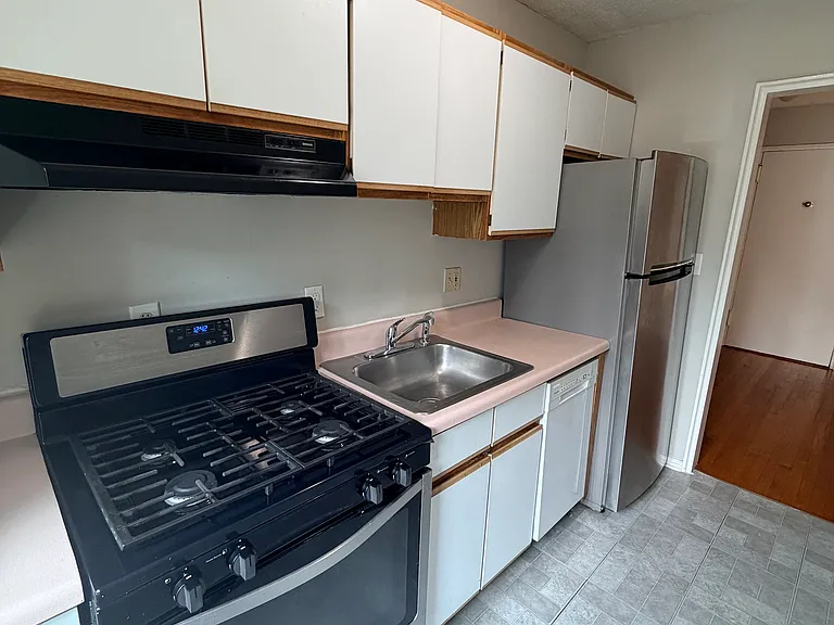 572 Whitney Ave #1E — Photo 1