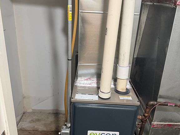 4th image of 69 E Great Lakes St #6