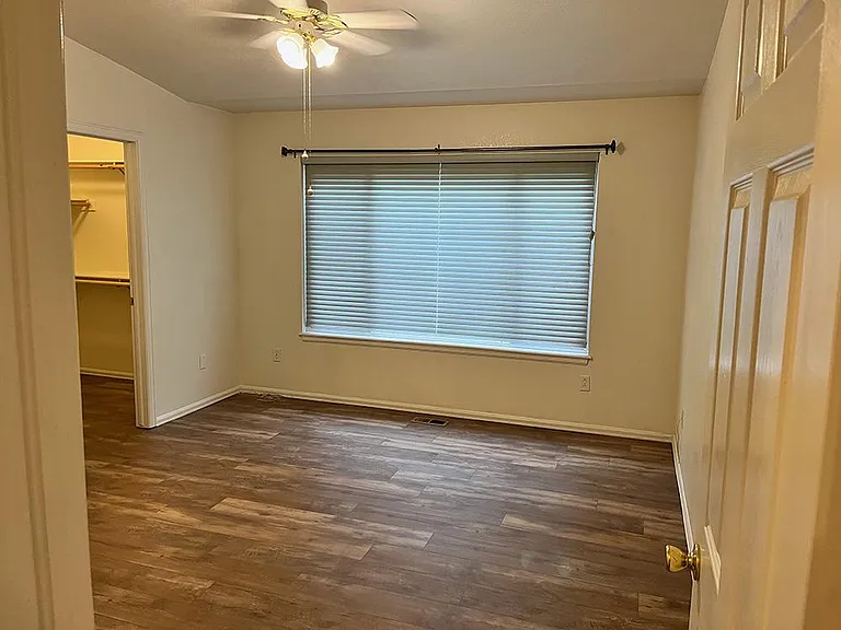 2555 Lyncrest Dr — Photo 5