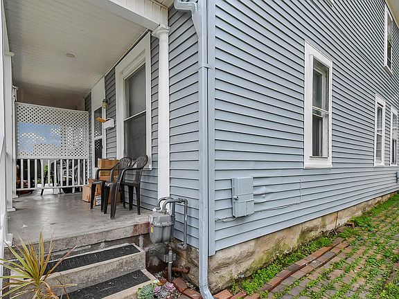 3rd image of 315 Sycamore St #315 & 317
