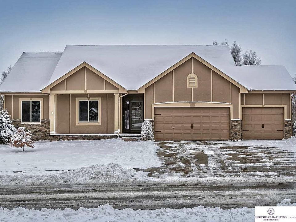 1st image of 18308 Honeysuckle Dr