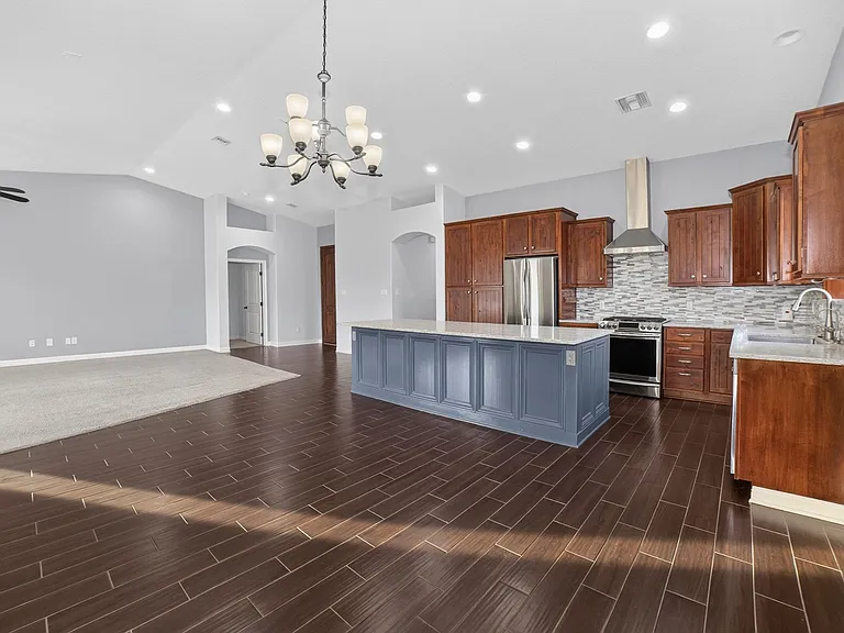 2792 S Aurora Ave — Photo 9