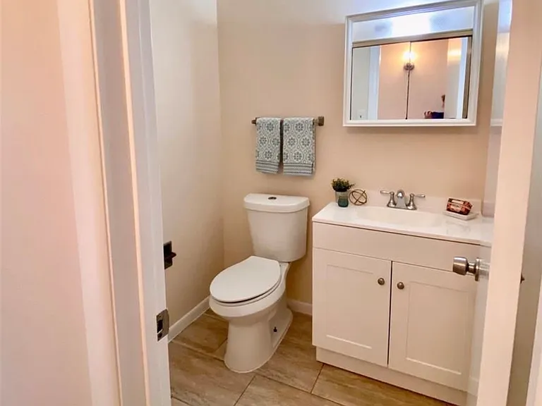 6758 Underhill St — Photo 8