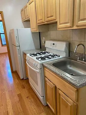 Rented by MPGL Realty Corp | media 4