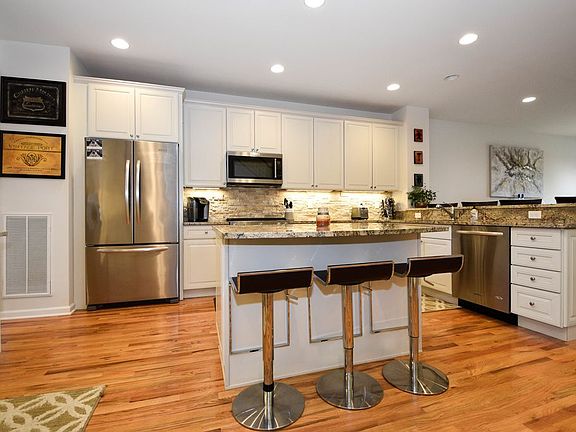 5th image of 405 Gettysburg Dr