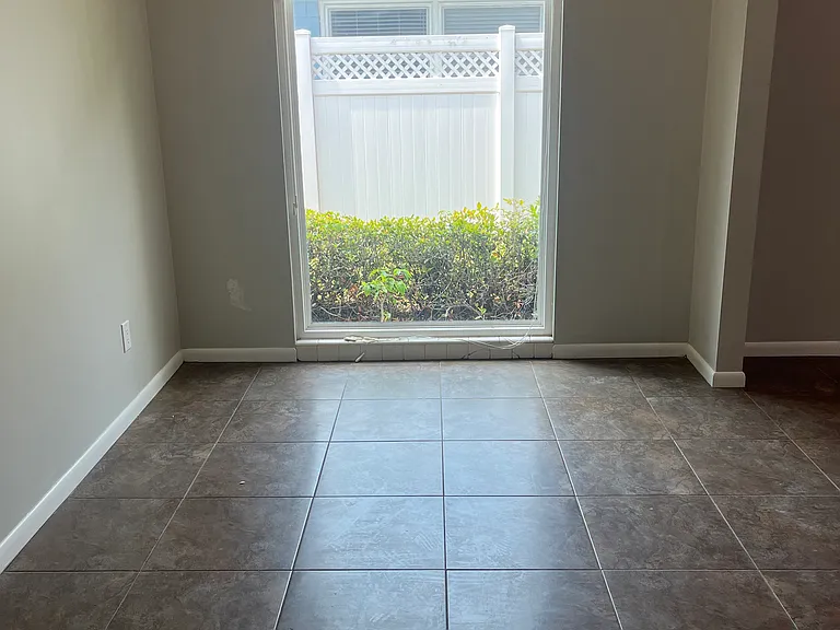 4727 Elaine Pl — Photo 8