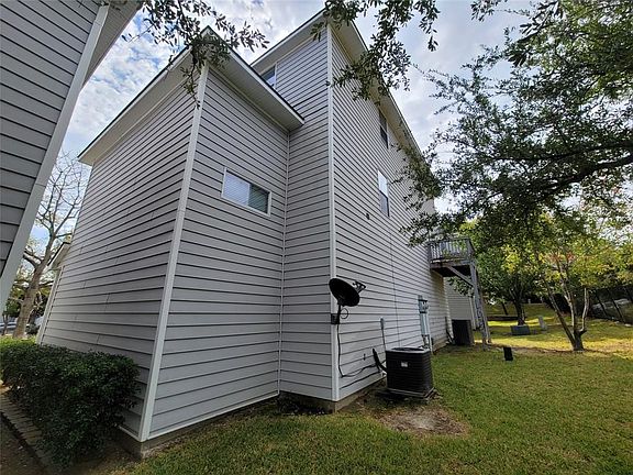 2nd image of 191 Binnacle Ct #B