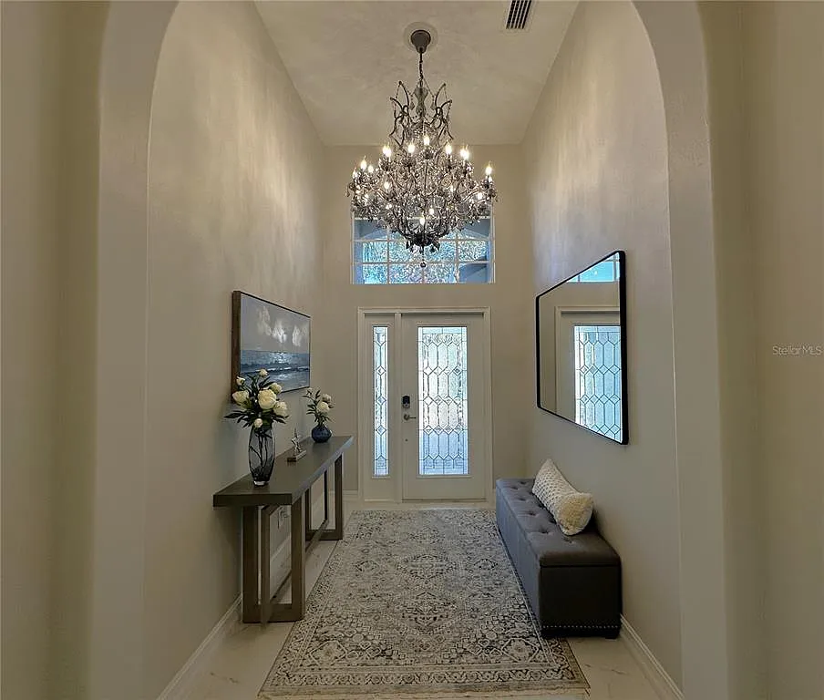 4 bed, 2.5 bath, 2572 sqft, $8,500 — Photo 4