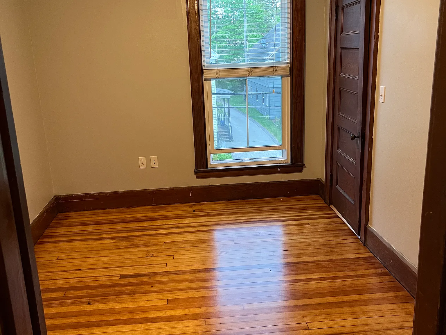 3 bed, 1200 sqft, $2,700 — Photo 3
