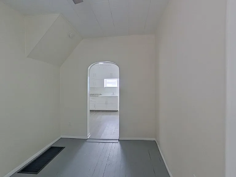 1473 Thomas Ave — Photo 17