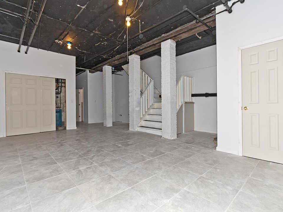 1st image of 411 E 28th St