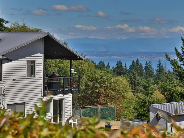 4524 Hilltop Drive, Clinton, WA 98236