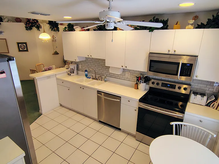 582 Windsor Sq #201 — Photo 13