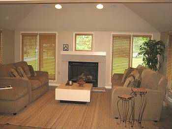 2nd image of 1565 London Dr