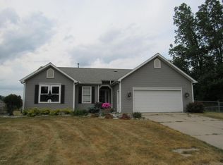 665 Fieldstone Dr, Coopersville, MI 49404