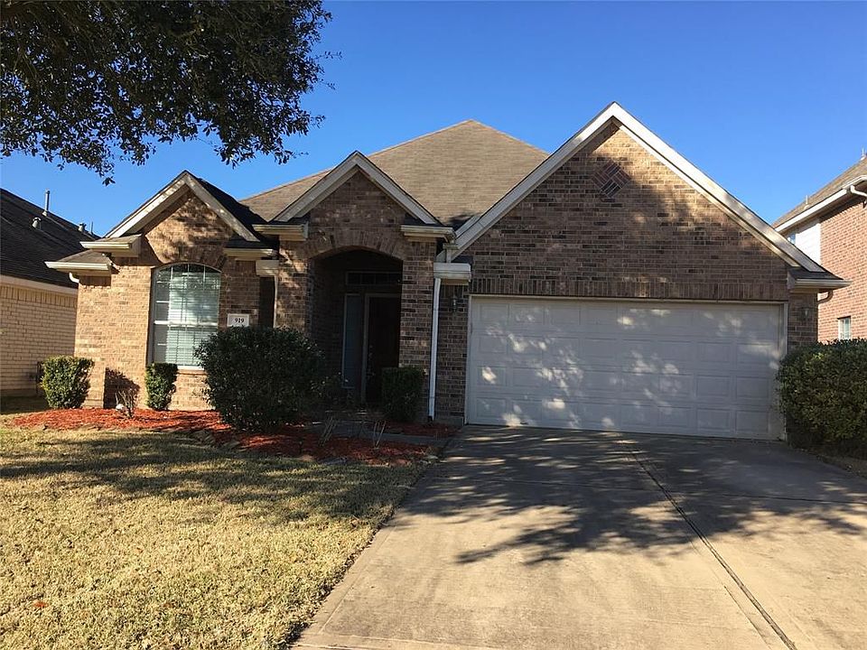 1st image of 919 La Hacienda Dr