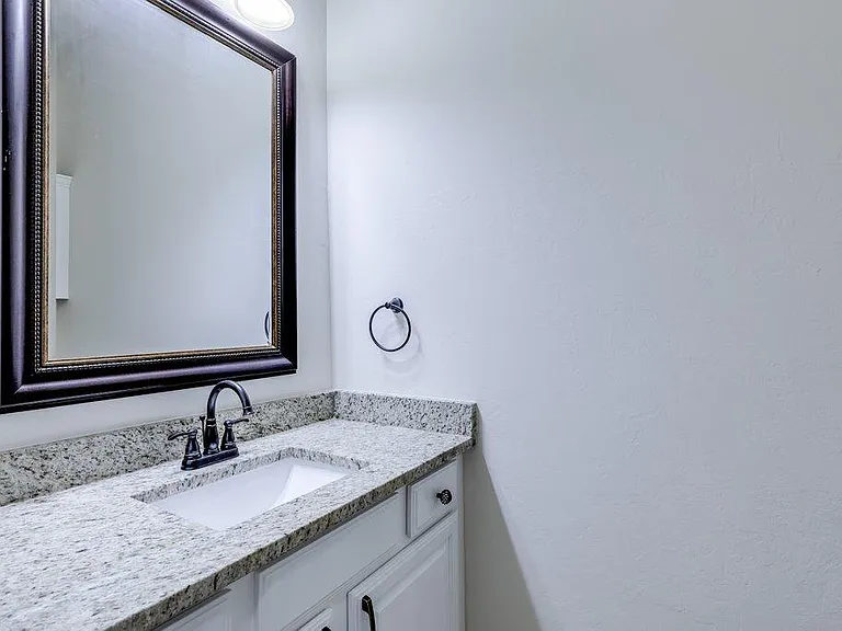 9305 SW 34th St — Photo 15