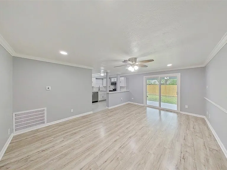 4002 Prudence Dr — Photo 5