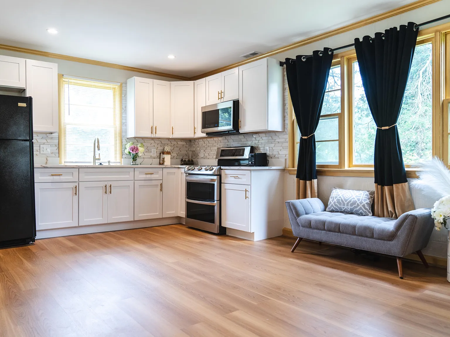 4 bed, 2.0 bath, 2300 sqft, $1,728 — Photo 4