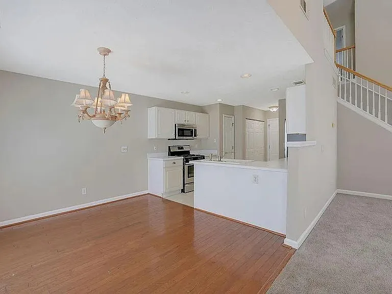 2295 Lexington Ln — Photo 6