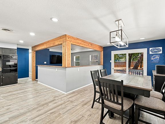 4th image of 810 Arthur Dr