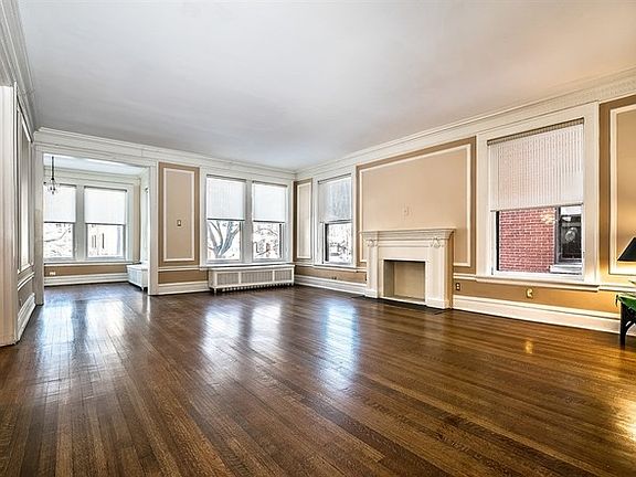 2nd image of 1019 E Hyde Park Blvd #2G