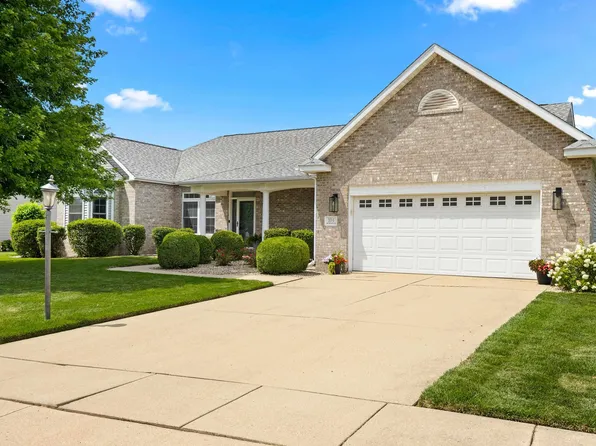 104 Shannon Hills Dr, Washington, IL 61571