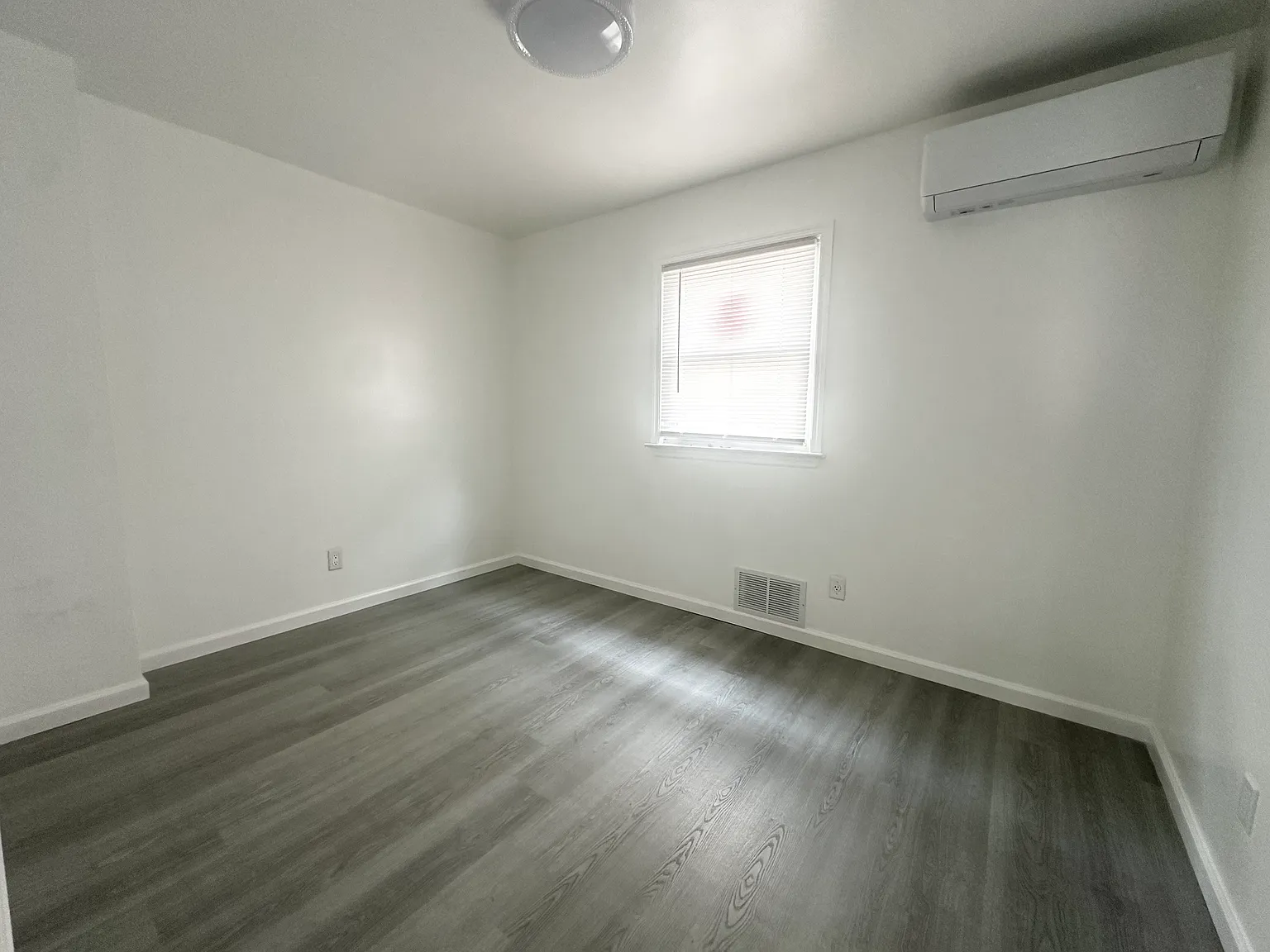 2 bed, 800 sqft, $2,500 — Photo 4
