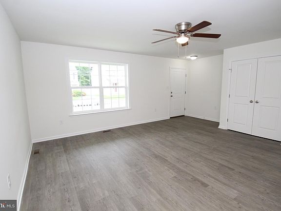 4th image of 5 Buttonwood Ave