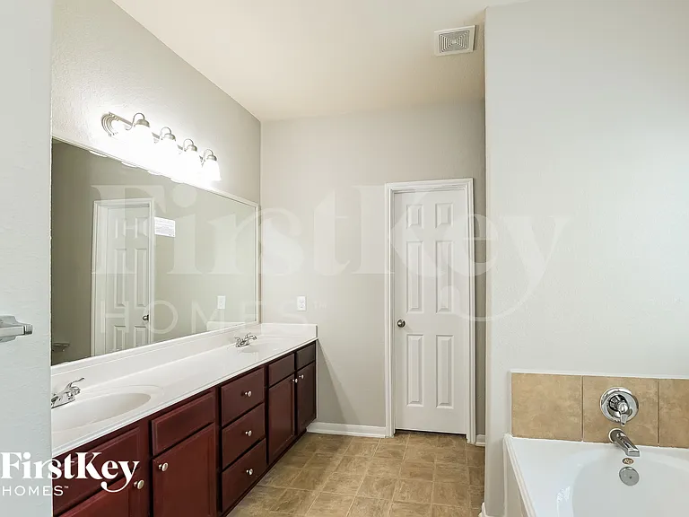 14902 Holland Grove Ct — Photo 9