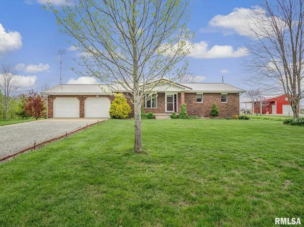 582 S 3rd St, Radom, IL 62876