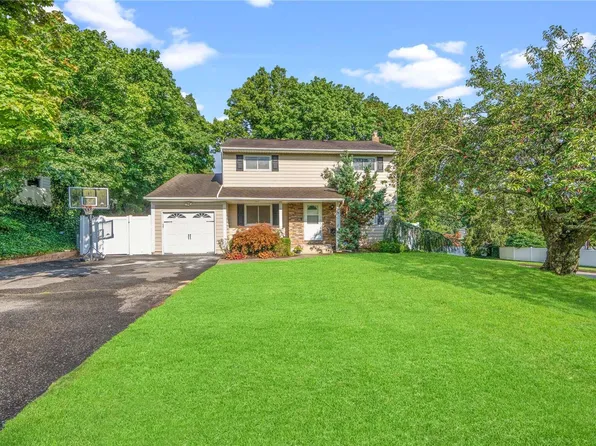 33 Balsam Lane, Commack, NY 11725