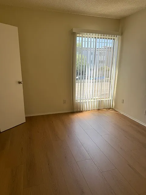 2 bed, 1200 sqft, $2,200 — Photo 3