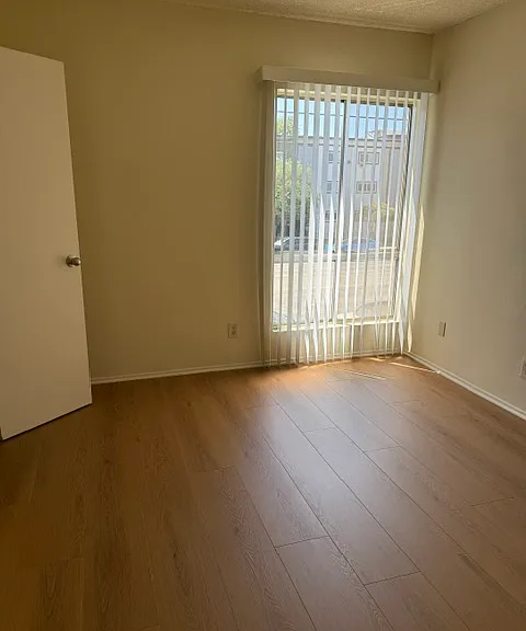 6660 Woodman Ave #201 — Photo 3