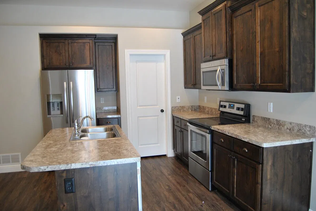 5 bed, 2570 sqft, $2,195 — Photo 2